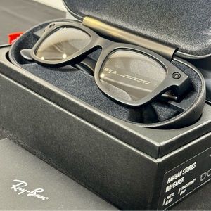 NEW Ray-Ban Stories - Wayfarer Transition Lens Smart Glasses